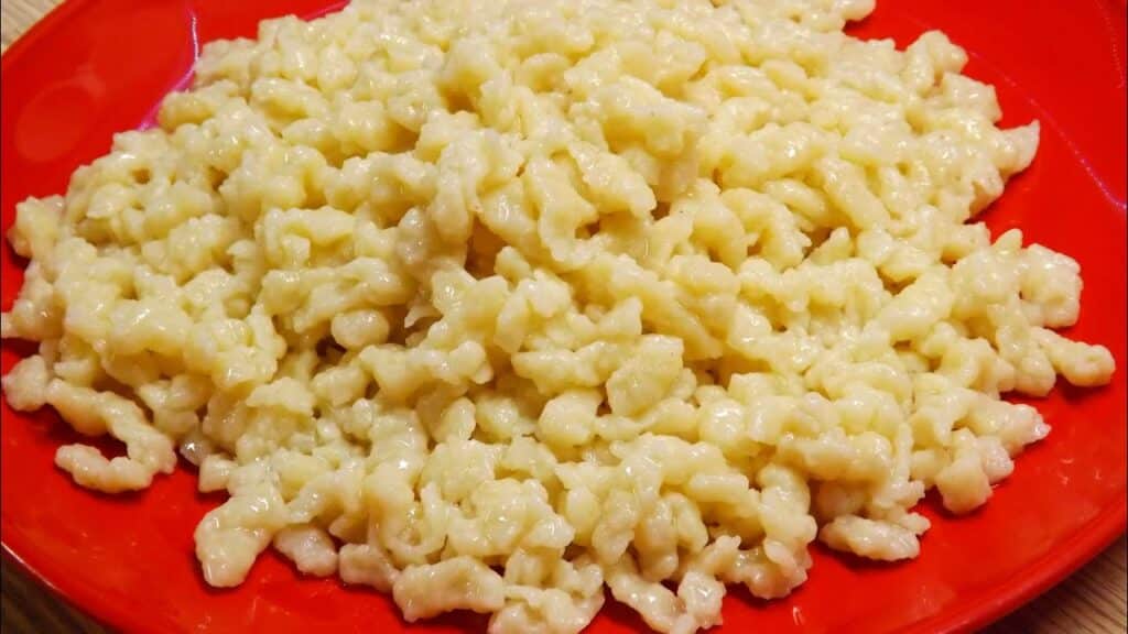 A cseh háziasszonyok így szaggatják a nokedlit, amióta kipróbáltam nekem se ragad sose össze