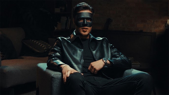 T. Danny elárulta, mi van a maszk alatt